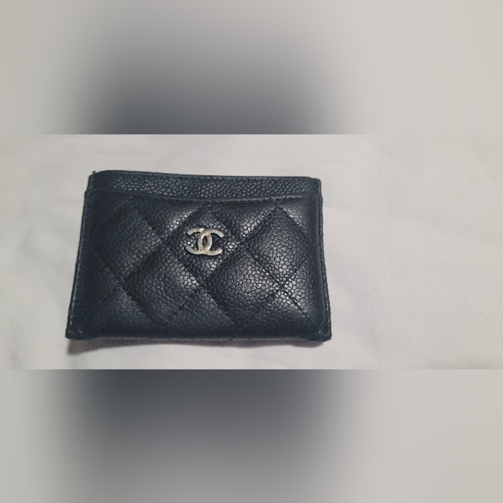 CHANEL Black Caviar Quilted Card Holder with Gold CC